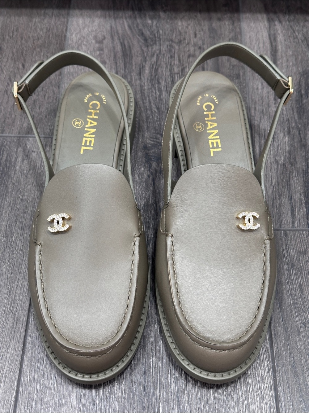 2026 CHANEL KHAKI OLIVE GREEN LEATHER LOAFER SLINGBACK SHOES GOLD STRASS CC 40.5 - Picture 2 of 16